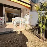 Appartement Les Pinedes Jardin Fleuri Et A Pied Au Calme *