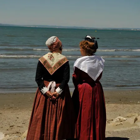 Les Pinedes - Un Jardin Fleuri A Cote De La Apartment