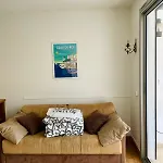 Les Pinedes Jardin Fleuri Et A Pied Au Calme 아파트 *