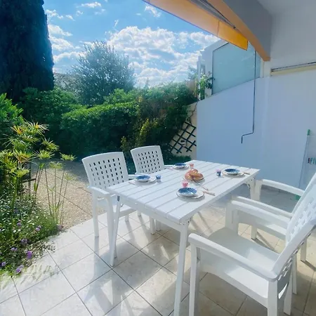 Les Pinedes Jardin Fleuri Et A Pied Au Calme *
