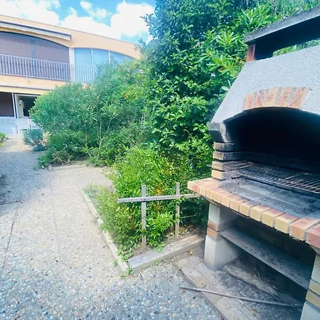 Apartment Les Pinedes - Un Jardin Fleuri A Cote De La Le Grau-du-Roi