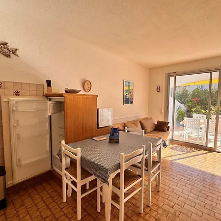 Apartment Les Pinedes - Un Jardin Fleuri A Cote De La Le Grau-du-Roi