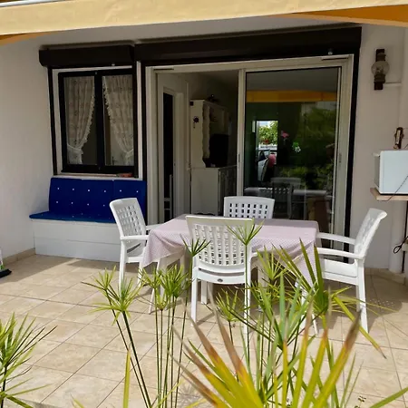 Apartment Les Pinedes - Un Jardin Fleuri A Cote De La