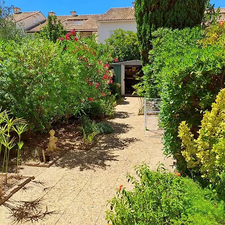 Apartment Les Pinedes - Un Jardin Fleuri A Cote De La Le Grau-du-Roi