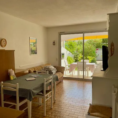 Les Pinedes Jardin Fleuri Et A Pied Au Calme Apartmán