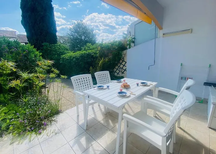 Les Pinedes - Un Jardin Fleuri A Cote De La *